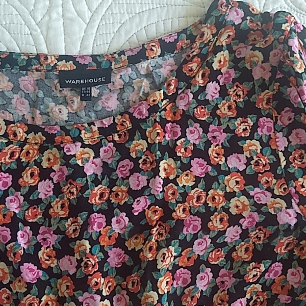 Rose print top - Picture 2 of 4